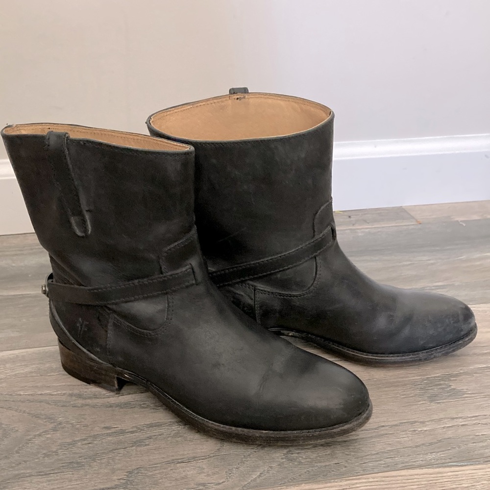 Frye Boots. Black, Western. Leather. Women’s Size 6. Pre-Loved, still GOOD shape
